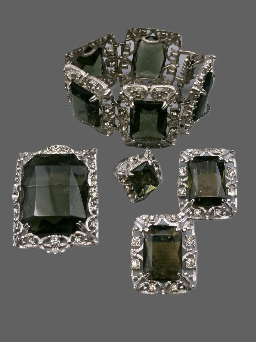 Sarah Coventry Celebrity Complete Parure Set, Bracelet, Brooch, Earrings Ring